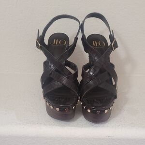 Jennifer Lopez Brown Strappy Platform Sandals with Gold Studs. Size 6.5